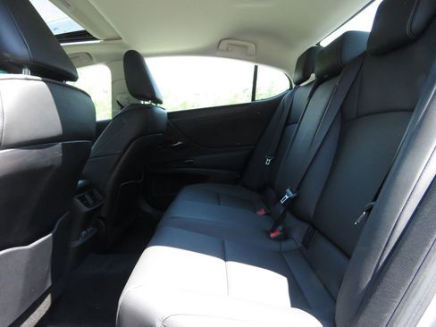 Used 2024 Lexus ES 350 w/ Premium Package FWD image 21