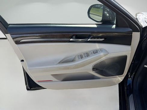 Used 2017 Genesis G90 5.0 Ultimate RWD image 16