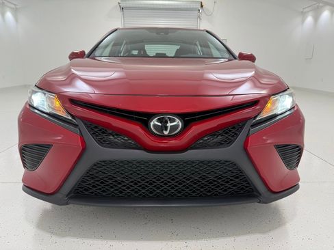 Used 2019 Toyota Camry SE w/ Convenience Package image 2