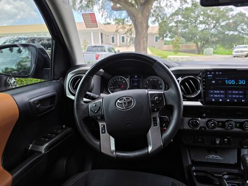 Used 2019 Toyota Tacoma SR5 AWD/4WD image 10