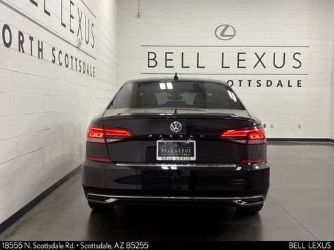 Used 2022 Volkswagen Passat 2.0T SE FWD image 5