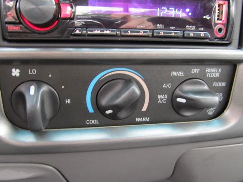 Used 2003 Ford F150 XLT image 48