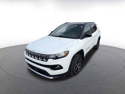 Used 2025 Jeep Compass Limited image 7