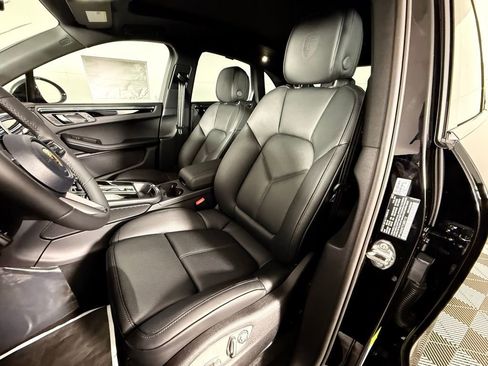 Certified 2026 Porsche Macan AWD/4WD image 5
