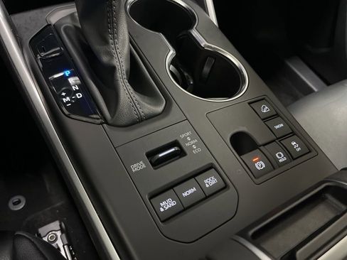 Used 2024 Toyota Highlander XLE image 16