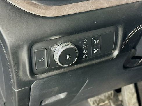 Used 2020 Ford Explorer Platinum w/ Premium Technology Package image 11