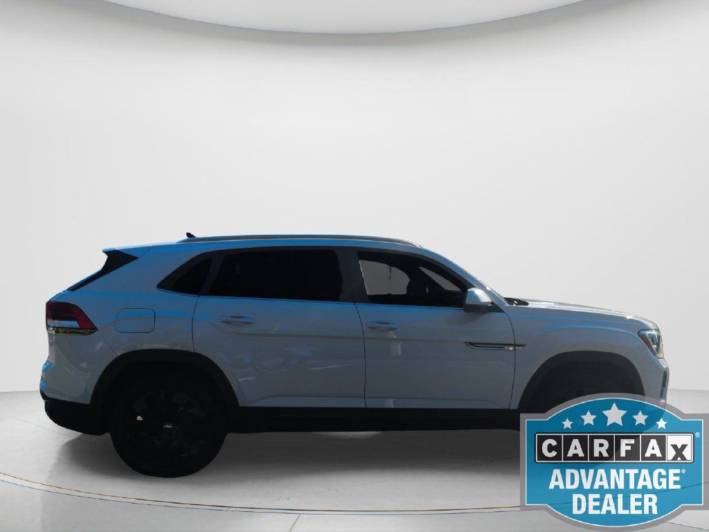 Used 2024 Volkswagen Atlas Cross Sport SE w/ Panoramic Sunroof Package FWD image 4