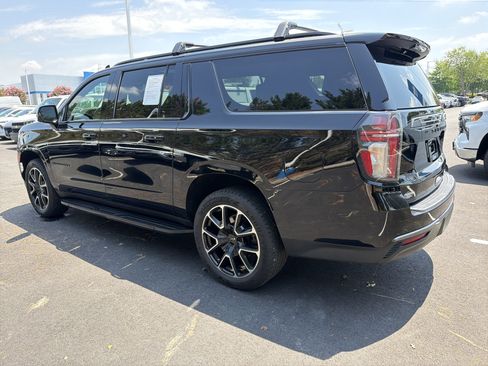 Used 2022 Chevrolet Suburban RST w/ Luxury Package AWD/4WD image 8