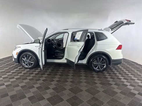 Used 2022 Volkswagen Tiguan SE AWD/4WD image 11