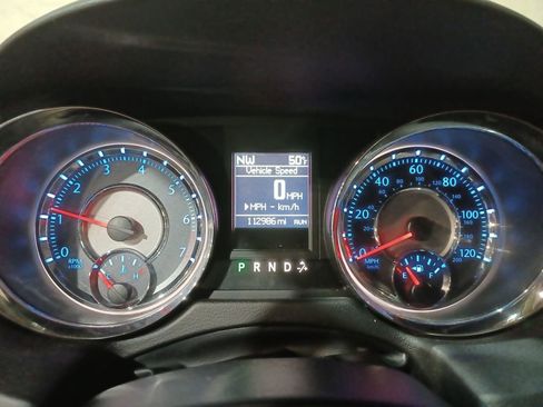 Used 2016 Chrysler Town & Country Touring image 10