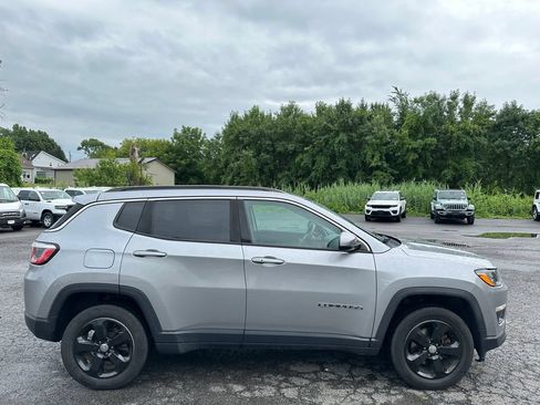 Used 2018 Jeep Compass Latitude w/ Cold Weather Group AWD/4WD image 12