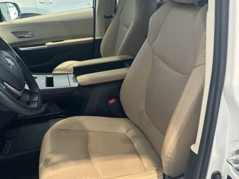 Certified 2024 Toyota Sienna Limited AWD/4WD image 7