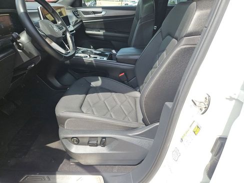 Used 2025 Volkswagen Atlas Cross Sport SE FWD image 14
