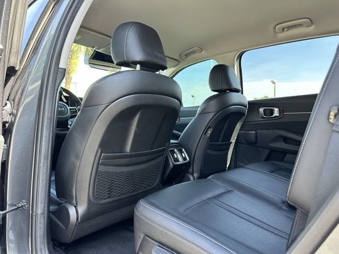 Used 2022 Kia Sorento S FWD image 19