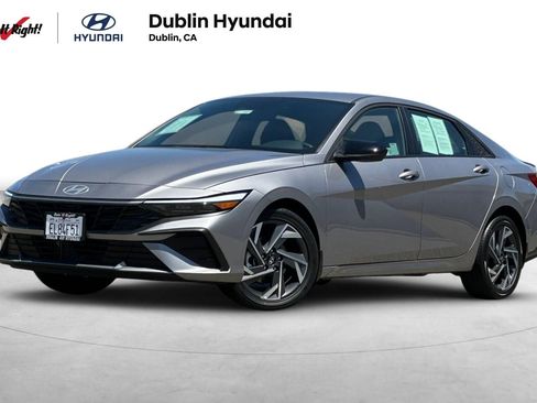 Certified 2025 Hyundai Elantra SEL FWD image 1
