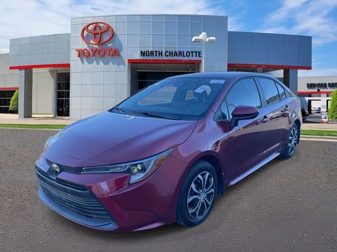 Used 2025 Toyota Corolla LE image 5