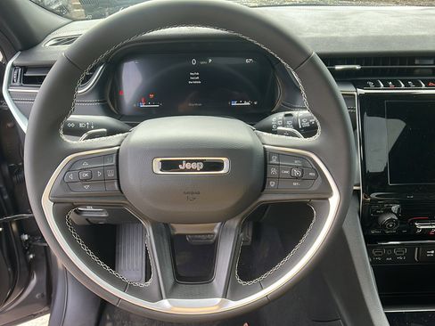 New 2025 Jeep Grand Cherokee 4WD image 24