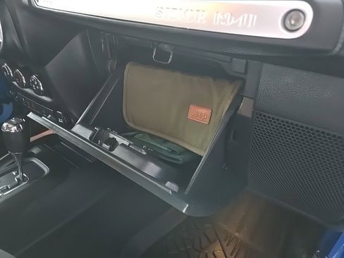 Used 2015 Jeep Wrangler Unlimited Sahara w/ Connectivity Group image 71