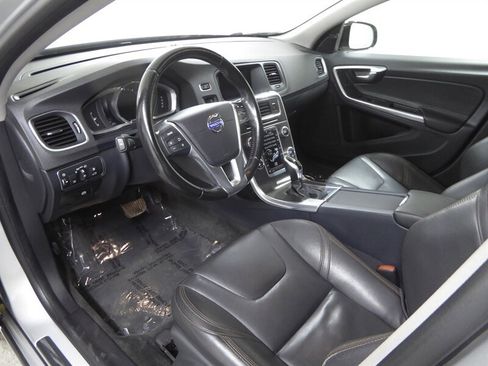 Used 2015 Volvo V60 T5 Cross Country w/ Convenience Package image 19