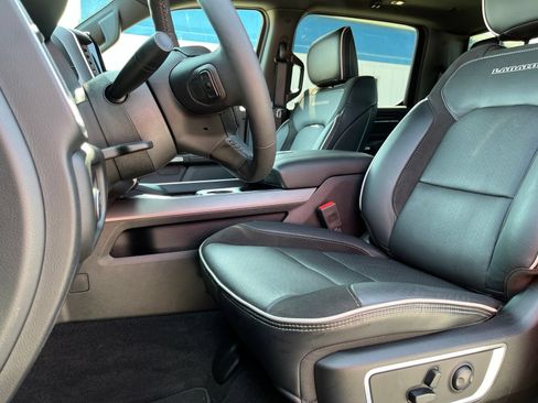 Used 2025 RAM 1500 Laramie w/ Laramie Southwest Edition AWD/4WD image 8