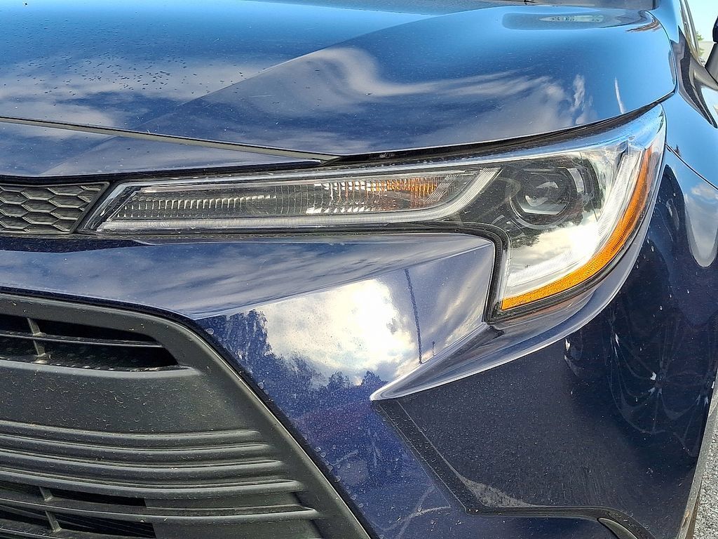 Used 2025 Toyota Corolla LE w/ LE Premium Package FWD image 10