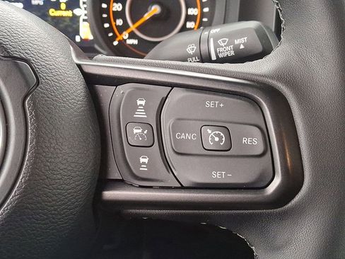 Used 2025 Jeep Gladiator Mojave w/ Convenience Group AWD/4WD image 21