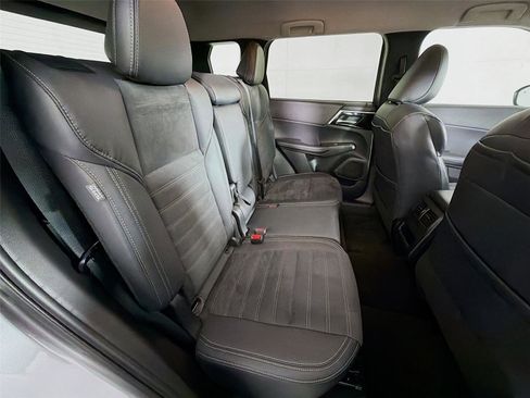 Used 2023 Mitsubishi Outlander SE AWD/4WD image 28