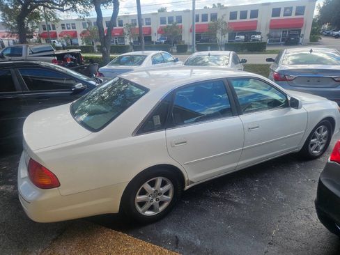 Used 2002 Toyota Avalon XLS image 3