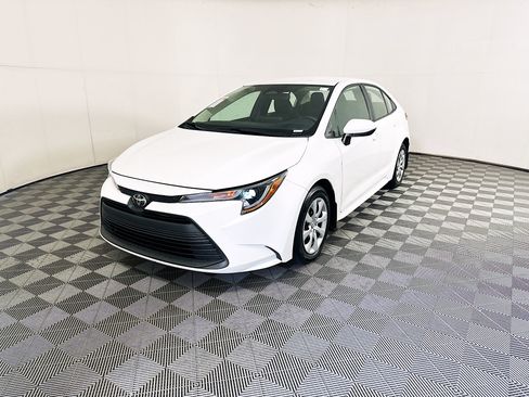 Used 2025 Toyota Corolla LE FWD image 7