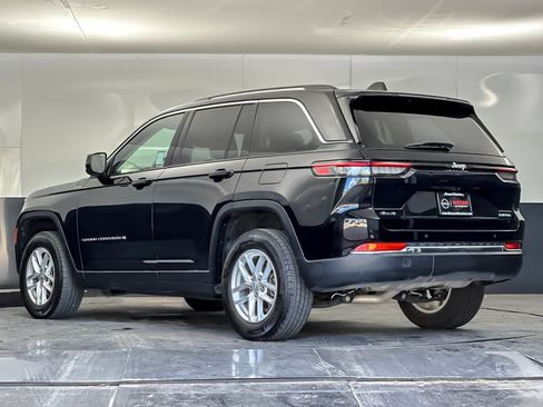 Used 2023 Jeep Grand Cherokee Laredo w/ Luxury Tech Group I AWD/4WD image 5