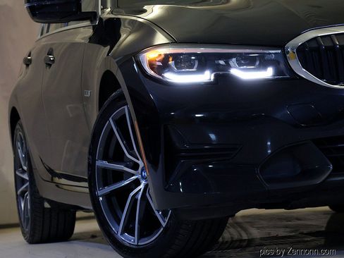 Used 2022 BMW 330e xDrive w/ Premium Package AWD/4WD image 4
