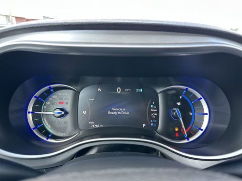 Used 2018 Chrysler Pacifica Limited w/ Advanced Safetytec Group FWD image 23