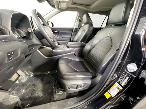 Used 2023 Toyota Highlander XLE image 20