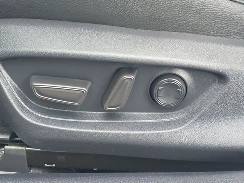 Used 2025 Toyota Camry SE image 31