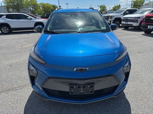 Used 2023 Chevrolet Bolt EUV LT w/ Comfort Package FWD image 2