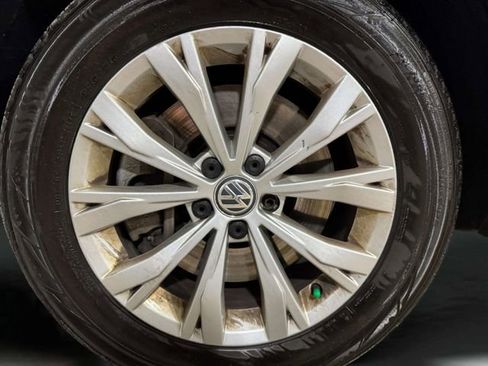 Used 2018 Volkswagen Tiguan SE AWD/4WD image 30
