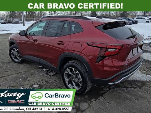 Used 2025 Chevrolet Trax LT w/ LT Convenience Package image 6