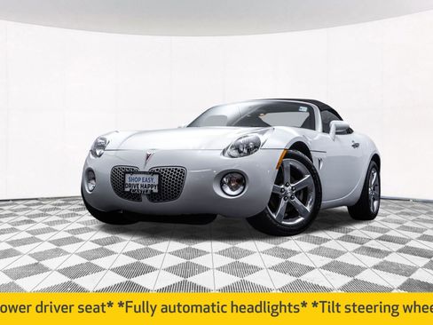 Used 2007 Pontiac Solstice Convertible image 2