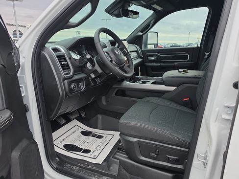 New 2026 RAM 2500 Big Horn AWD/4WD image 9