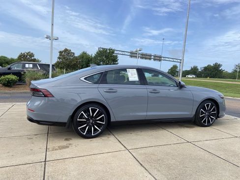 Used 2023 Honda Accord Touring image 12