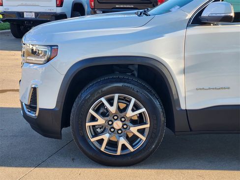 Used 2023 GMC Acadia SLE w/ Driver Convenience Package image 9