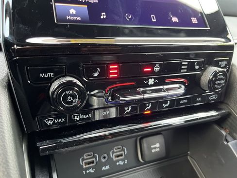 New 2025 Jeep Grand Cherokee Altitude image 6