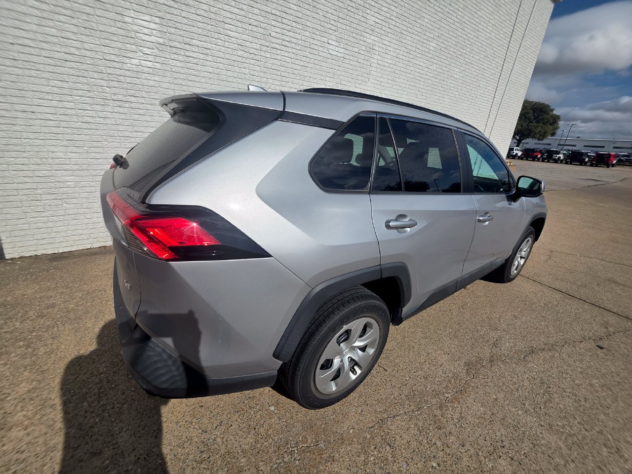 Used 2021 Toyota RAV4 LE FWD image 3