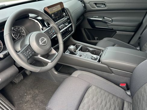 New 2025 Nissan Pathfinder SV image 10