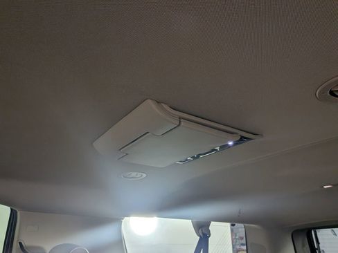 Used 2019 GMC Yukon XL SLT w/ Open Road Package image 35