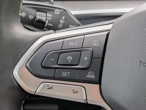 Certified 2025 Volkswagen Tiguan SE FWD image 26