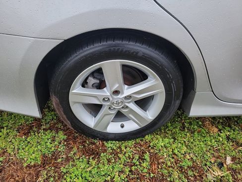 Used 2014 Toyota Camry SE image 5