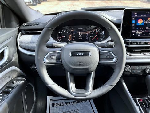 Certified 2025 Jeep Compass Latitude AWD/4WD image 13