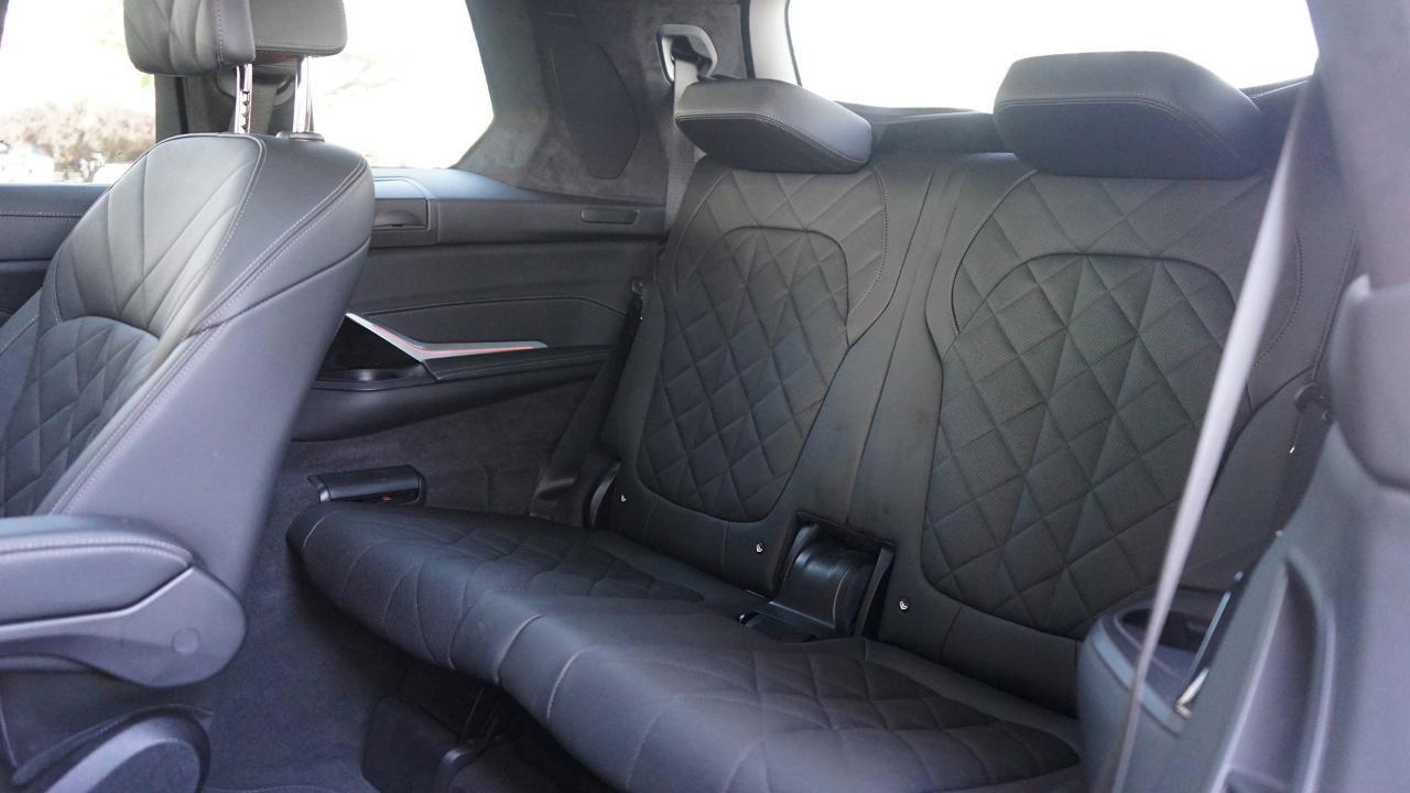 Used 2024 BMW X7 xDrive40i w/ M Sport Package AWD/4WD image 28
