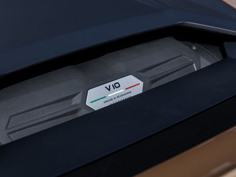 Used 2020 Lamborghini Huracan EVO image 14